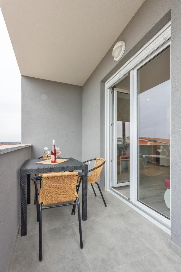 2 Bedroom Apartment Peroj Fažana エクステリア 写真