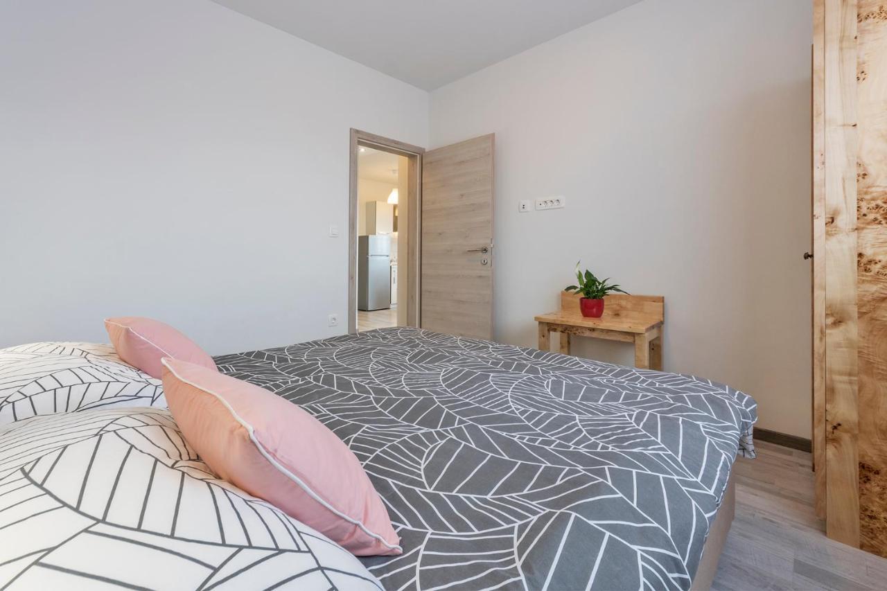 2 Bedroom Apartment Peroj Fažana エクステリア 写真